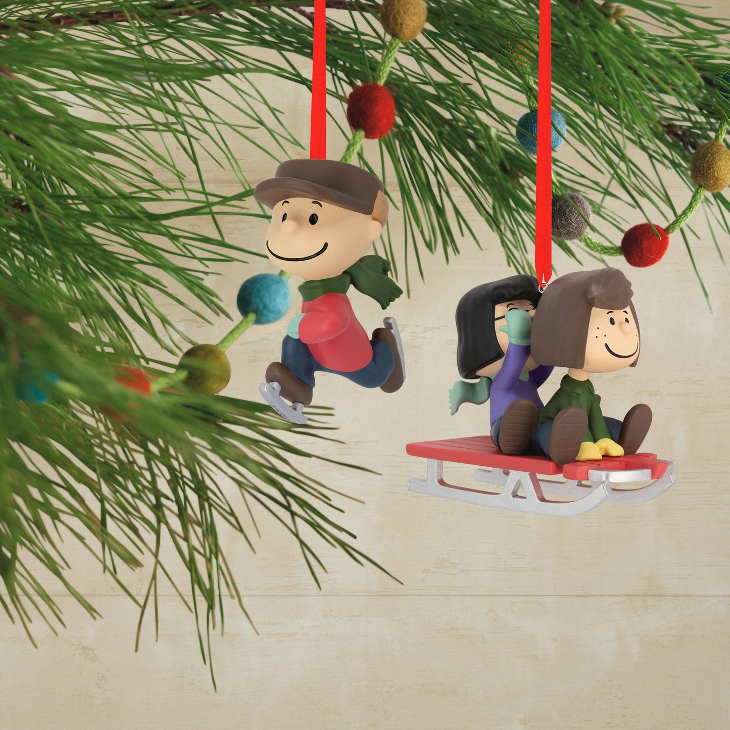 PEANUTS™ Ornaments - Pack of 6 PEANUTS™ Winter Activities